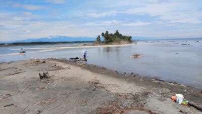 Four Collapsed Roads Turn Into Estuaries, 400 Hectares of Shrimp Ponds in Jangka Devastated by Tidal Flooding